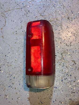 87 Ford truck tail light LEFT HAND E8TB1344AA--G25 1
