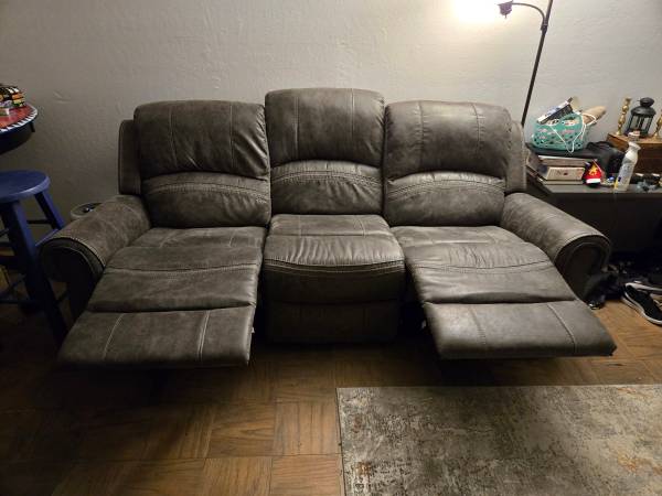 Like New Reclining Sofa and Loveseat Set 1