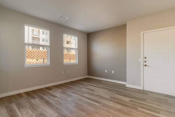 $1,651 / 1br - 709ft2 - State-of-the-Art Fitness Center, Quartz Countertops, Island Kitchens (Santa Fe)63806044890369123