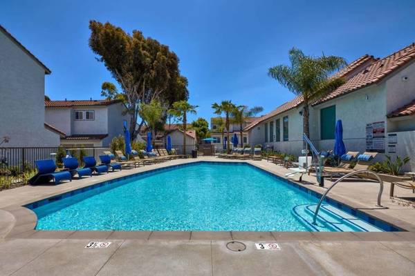 $3,684 / 2br - 965ft2 - WASHER AND DRYER! Huntington Beach, 2 bedroom, Swimming Pool (7795 Neptune Drive, Huntington Beach, CA)64027918575361121