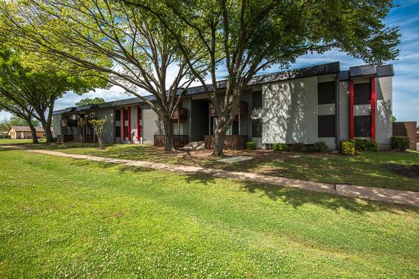 $1,263 / 2br - 853ft2 - Laundry Facilities, Spanish Speaking Staff, Efficient Appliances (1233 Castle Dr, Garland, TX)63796327724289123