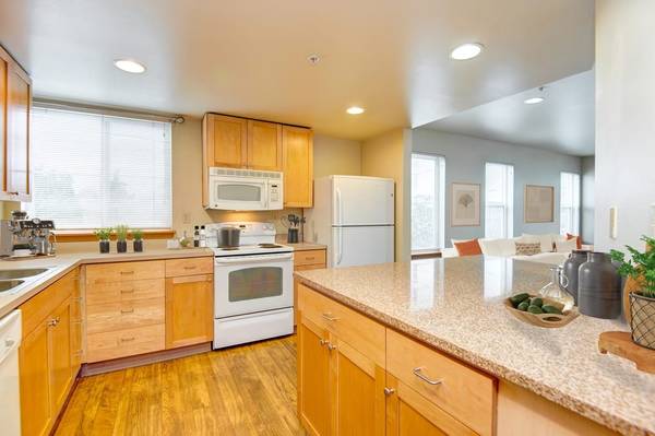 $1,530 / 400ft2 - Low VOC paint and carpet., Parking (8623 Palatine Avenue North, Seattle, WA)63944965431555122