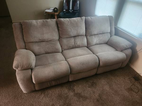 Draycoll reclining sofa (smoke free home) 1