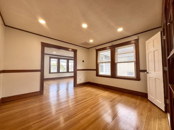 $3,500 / 3br - Watertown 3 Bed/2 Bath Apartment | Near Belmont St63699276400129124