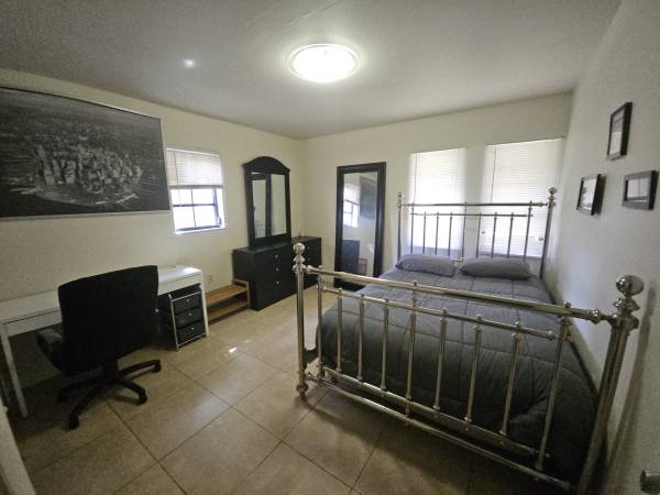 $1,100 Two (2) NORTH MIAMI Huge Room for Rent - August SPECIAL DISCOUNT (North Miami)63379663223299121