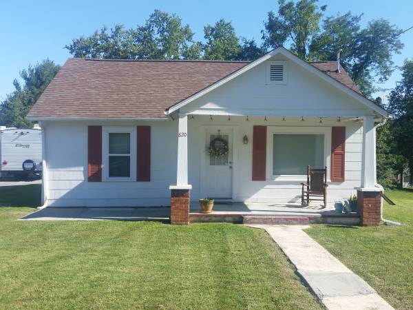 $1,400 / 2br - Cottage with detached garage (Johnson city)64048934964481120
