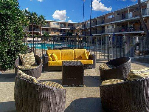 $2,950 / 2br - 1016ft2 - 1060 sq ft Two Bedroom Unit Available Now (Valley Village)63701204576259122