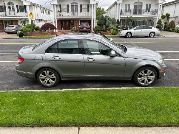 2008 Mercedes C300 4matic de lujo - $3,999 (Howard Beach)63654715849217121