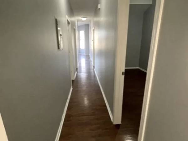 $1,450 / 4br - Blossoming Woodlawn Community Bargain 4 Bdrm Flat {$500 Move-In Fee} (Off 65th Rhodes Ave.)63898985621250122