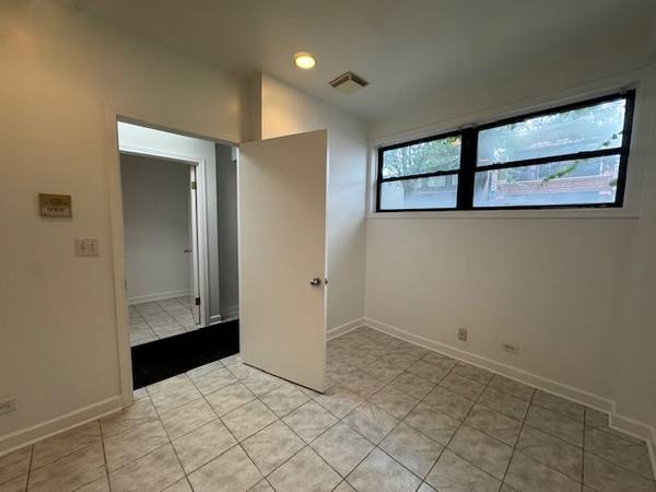 $1,500 / 700ft2 - 2 office spaces 700 sq ft total (Albany Park)63918415884546121