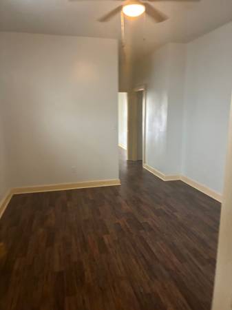$1,095 / 2br - Casa de dos dormitorios tipo shotgun en excelente ubicación en Mid City (510 S. Hennessey)63792268651777123