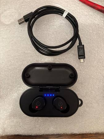 Earbuds, Wireless Bluetooth - $15 (Chester, NH)63471426380545120