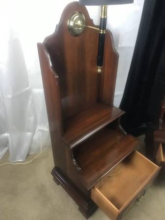 MCM Willett mesitas de noche laterales de nogal alto con luces - $300 (Tucson)63470927538305123