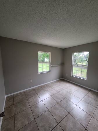 $1,600 / 3br - Newly Renovated 3 Bed Home on Large Lot and FENCED YARD (Belleview)63693502302849124
