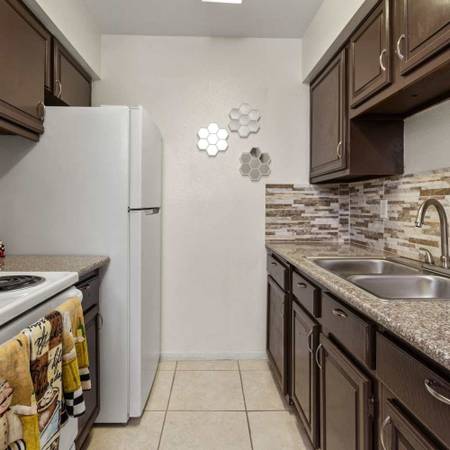 $909 / 1br - 1BD 1BA, Gestión en el lugar, Armarios de tamaño para entrar (6233 Gulfton, Houston, TX)63906680513282121