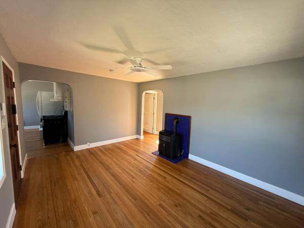 $3,200 / 1br - 700ft2 - Charming beach house a block ftom 26 ave. (Santa Cruz)63936604144131120