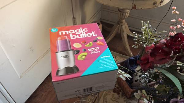 Magic Bullet Blender (in box) 1