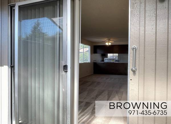 $1,300 / 2br - 2 Bed Apt w/ Friendly Staff - Multiple Nearby Schools - Vibrant Area (Salem on Browning Ave)63660444413185120