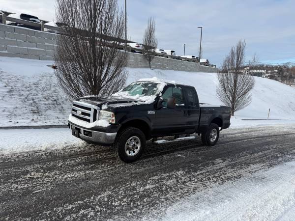 🛻❄️ 2005 Ford F-250 Super Duty 4WD – V8 • LOW Miles • Heavy-Duty Wo 1