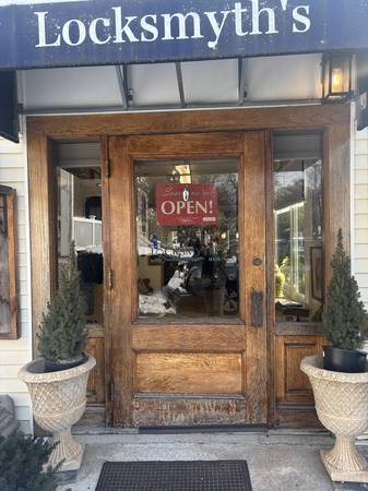 Help Wanted: Licensed Barbers and Cosmetologists 1