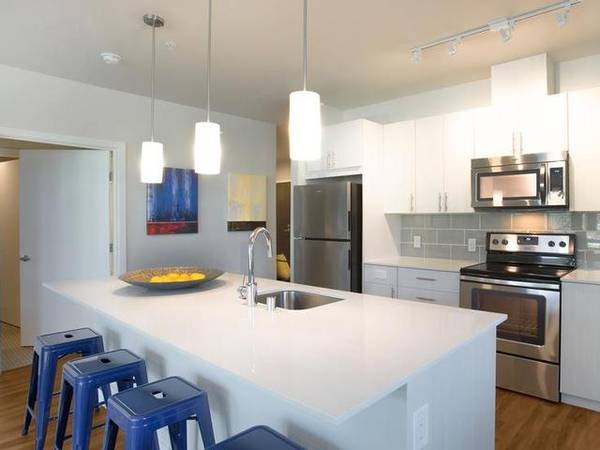 $2,277 / 1br - 767ft2 - Espacio verde abierto y senderos, patios y balcones privados (1036 7th Ave NW Issaquah WA 98027)63850640546947123
