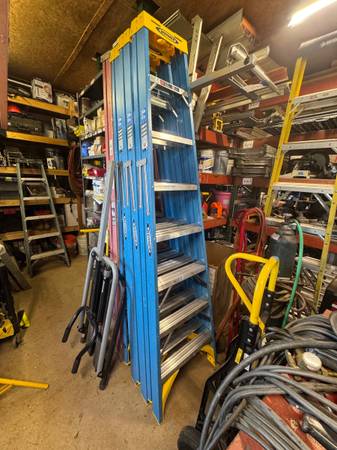 Like new 8 foot step ladder 1