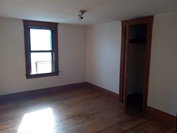 Room w/ utilities included available 1