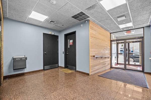 $650 / 130ft2 - ESPACIO DE OFICINA CON TODOS LOS SERVICIOS INCLUIDOS!! (Malden / Eastern Ave)63856339831043123