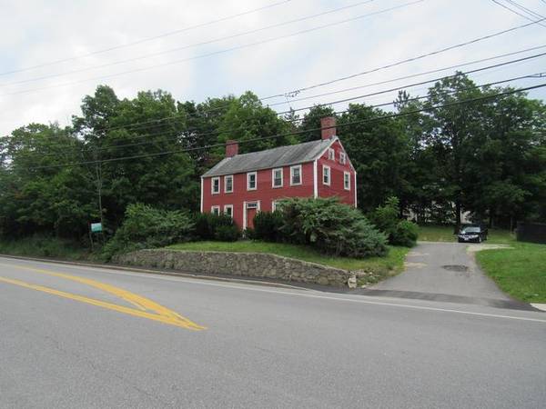 $585,000 / 1521ft2 - Two story colonial style home - Downtown Durham- Just renovated (Manchester NH)63656262053377122
