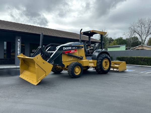 2017 John Deere 210LEP Skip Loader 1
