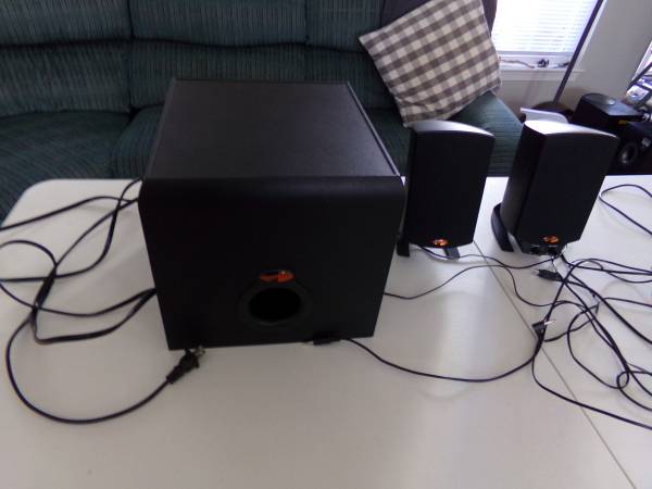 Klipsch Promedia 2.1 Altavoces envolventes THX - $65 (Cerca de Kings Island)62972001774721121