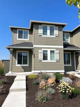 $2,395 / 3br - 1450ft2 - ¡OFERTA DE MUDANZA! 61646 SE Depot Loop - 3 Dormitorios / 2.5 Baños (Bend)63839291629955120