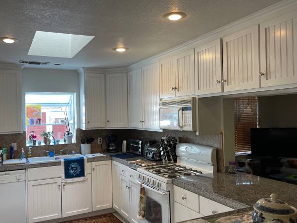 $950 / 1br - Cama queen amueblada con armario empotrado, hogar tranquilo + WIFI (Citrus Heights, Roseville, Sacramento)63919496096643123