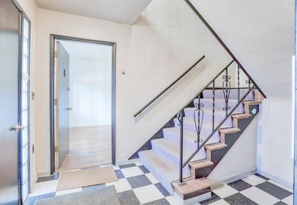 $1,350 / 1br - $300 SAVINGS | Unique One Bed | Off-Street Parking & Car Sharing (Hawthorne District)63867269970051121