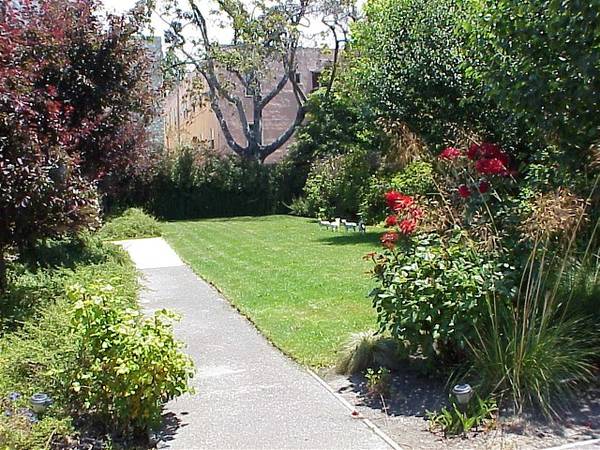 $1,575 / 1br - 340ft2 - Studio Townhouse with AC- and Parking - near BART (berkeley)63928408214787121
