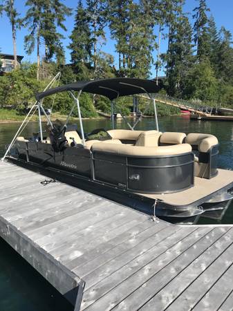 2015 Manitou Pontoon Boat 1