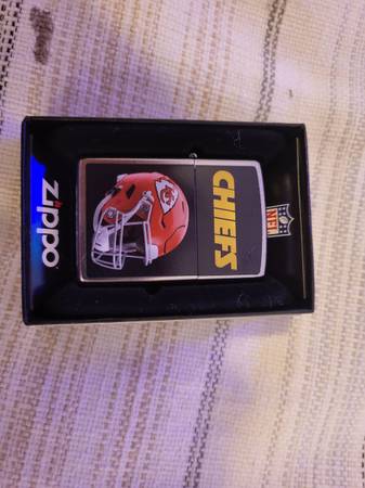 A REALLY NICE KC CHIEFS ZIPPO LIGHTER 1