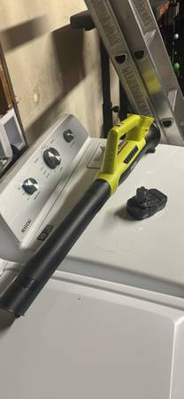 Ryobi 18v leaf blower with 18v 2ah battery 1