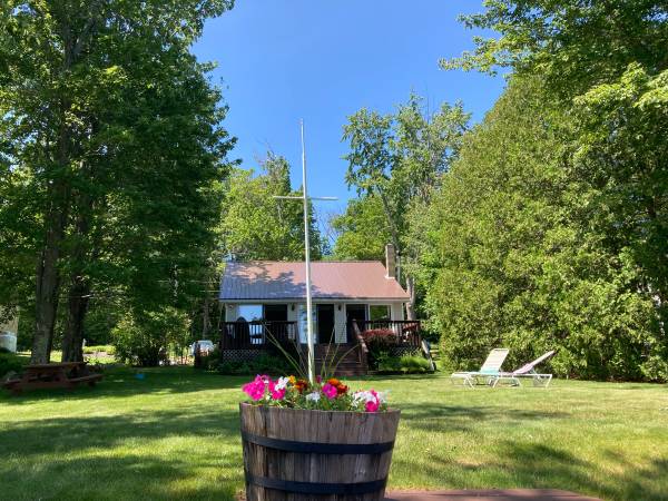 $3,995 / 3br - Right ON Lake Winnipesaukee (Laconia)63690775186563121