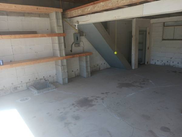 $550 Cobertizo / Garaje de almacenamiento con 3 puertas de garaje (parque Firestone)63621849171585123