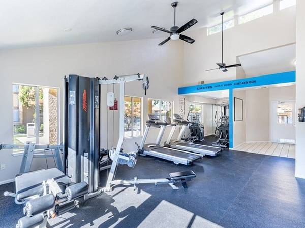 $1,815 / 2br - 844ft2 - Spa/Bañera de Hidromasaje, 2 habitaciones 1 baño, Ubicado en Lancaster, Centro de Fitness (43230 Gadsden Avenue, Lancaster, CA)63774483011971122