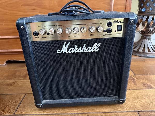 Marshall MG15DFX Solid-State Guitar Combo Amp 1