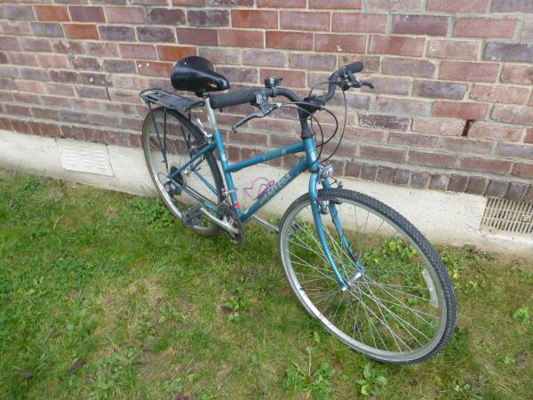 for sale sport 18 speed brand bike has aluminum wheel rims fast bike 1