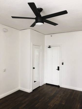 $1,695 Efficiency Unit in Beautiful High Rise Apartment! Parking Available! (Westlake)63953073450882120