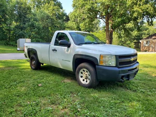 Chevrolet Silverado 2011, 4x4, pocos kilómetros - $7,100 (Silver spring)63616443763203121