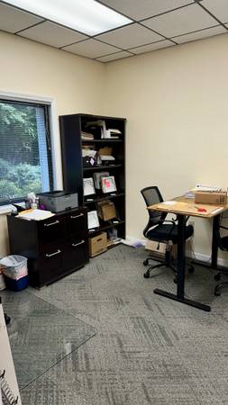 $400 Corner office in perfect location! (11 NW 33 Court)63823033040897124