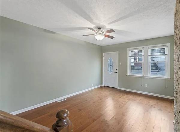 $1,500 / 2br - 1070ft2 - 2 Bed, 1.5 Bath with Parking & Central Air (South Side Slopes)64013369241219123