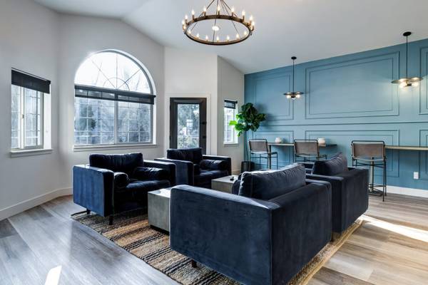 $2,300 / 2br - 1019ft2 - 1/2  A Month Free Fully Renovated Apt. 1st Floor (525 112th St SE, Everett, WA)63659466390915120
