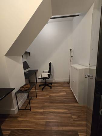 $550 ¡NUEVO PRECIO! Oficina/Espacio de Arte cerca del Slop Sink (252J #203) (Greenpoint)63854289744897122