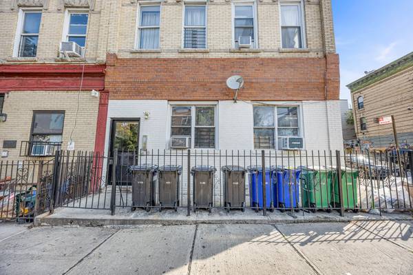 $2,000,000 / 8br - 6500ft2 - Rare Corner Brick 8 Family with Garage in Prime Bushwick! OH 10/12 (Bushwick)64033634553474122
